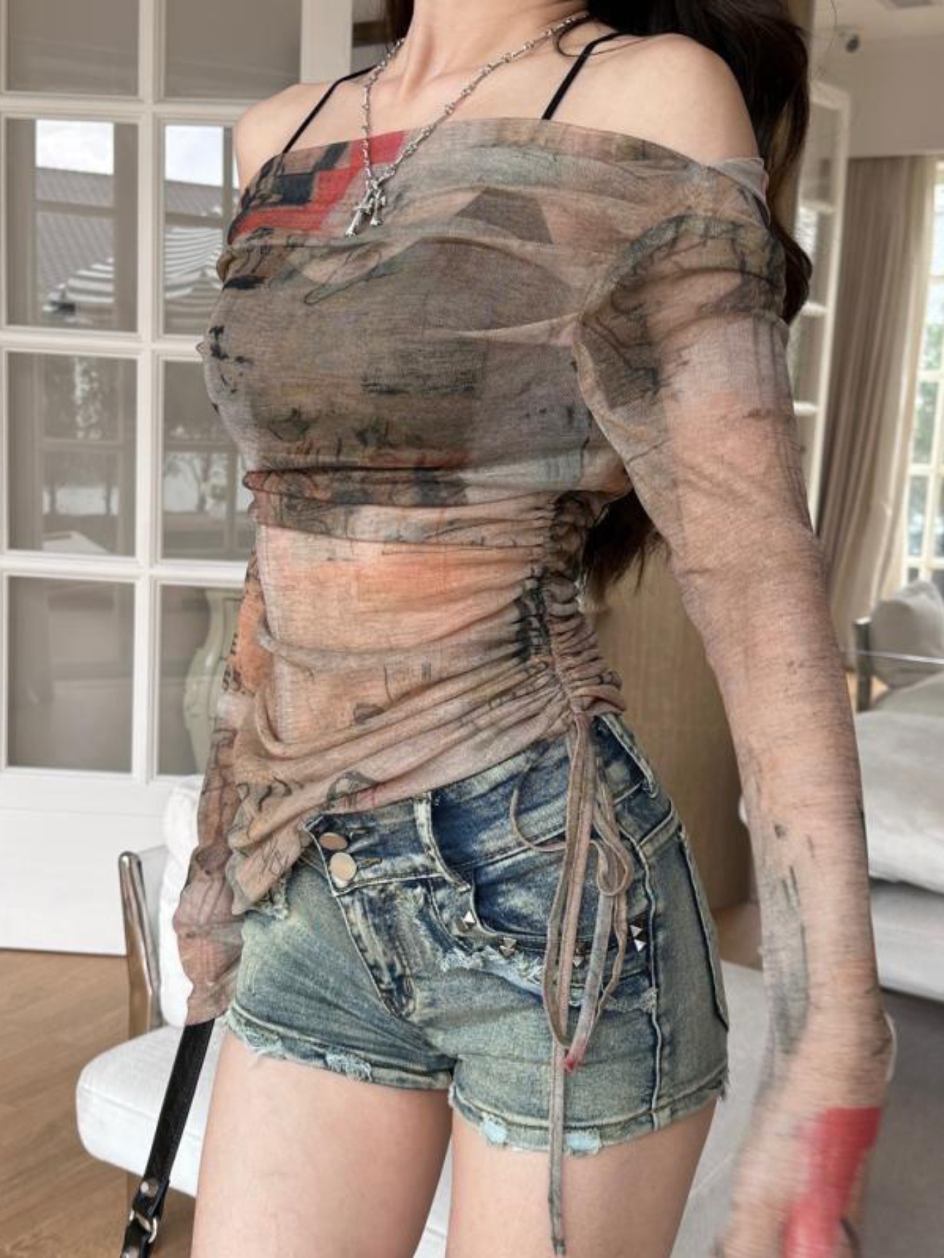 Women's Off-Shoulder Graffiti  - Off Shoulder Top reseña y precio